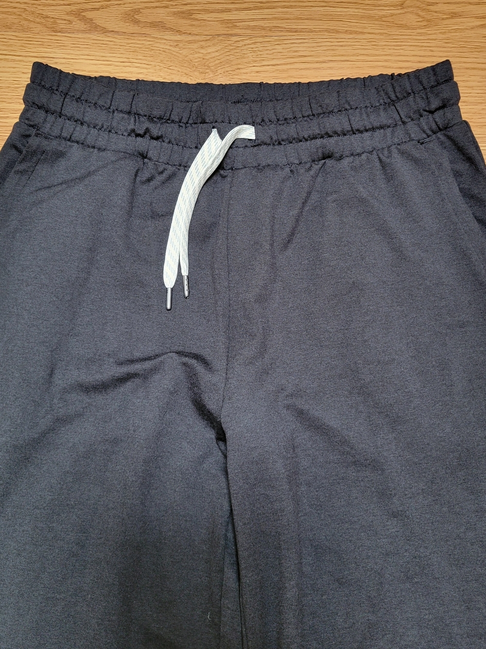 Vuori Halo Essential Wideleg Pant Black Heather - Picture 3 of 6